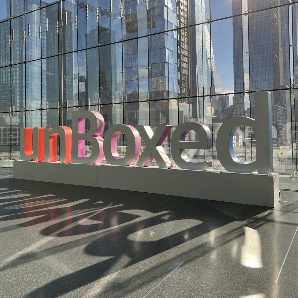 large unBoxed sign with a background of buildings